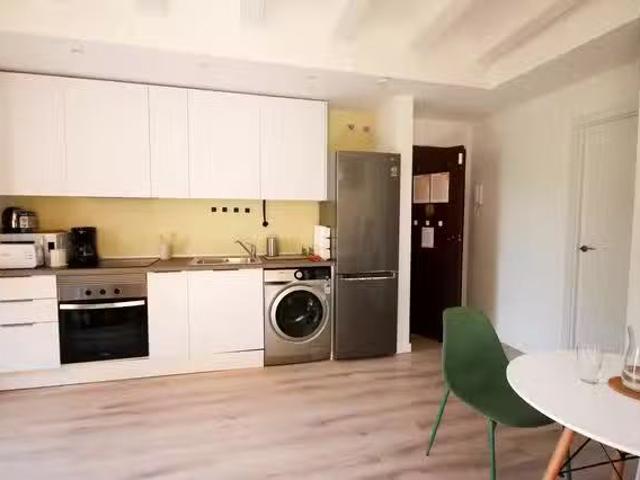 ¡En alquiler! Habitación en Carrer de Santa Madrona