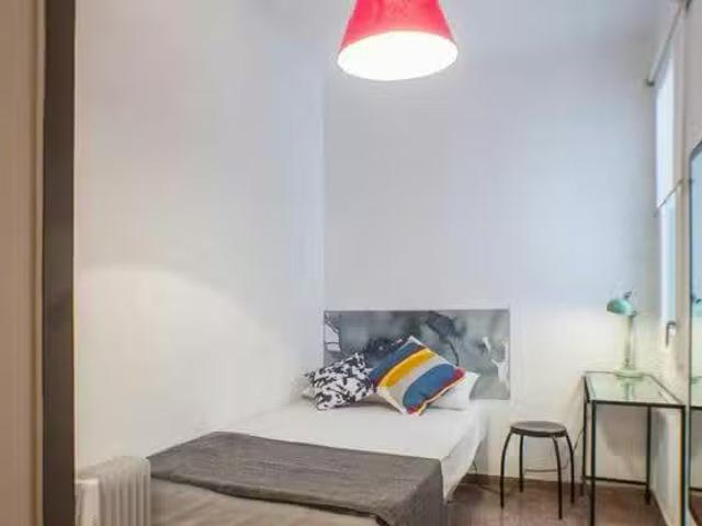 ¡Renta! Habitación en Carrer de Santa Perpètua, Vila de Gràcia