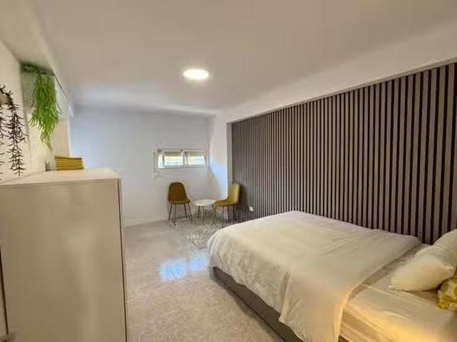 ¡En alquiler! Habitación en Carrer de Rodrigo de Pertegás, Cam.