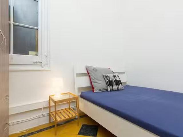 Único Habitación en Carrer de Roger de Llúria, Eixample