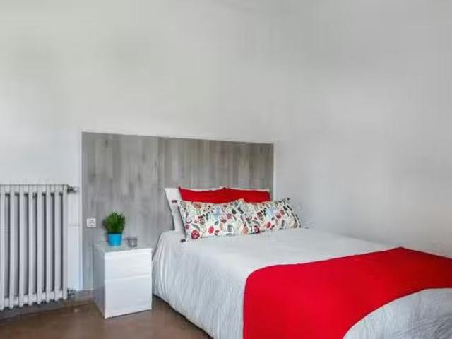 ¡Recién llegado! Habitación en Carrer de València, El Camp de.