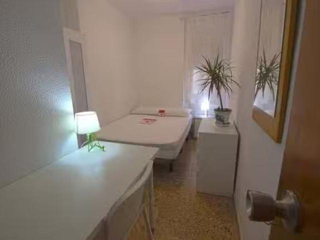 ¡Oferta! Habitación en Carrer del Mestre Valls