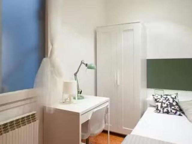 ¡En alquiler! Habitación en Carrer del Comte Borrell, La Nova.