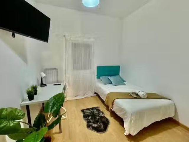 Encantador Habitación en Carrer del Comte d'Urgell, l'Antiga E.