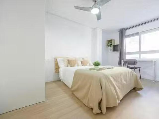 Encantador Habitación en Carrer del Doctor Vicent Zaragoza, Be.
