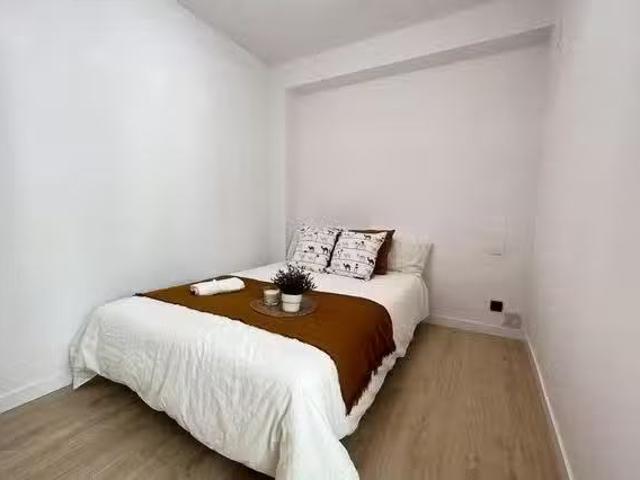 Bonito Habitación en Carrer del Reverend José Maria Pinazo, Be.