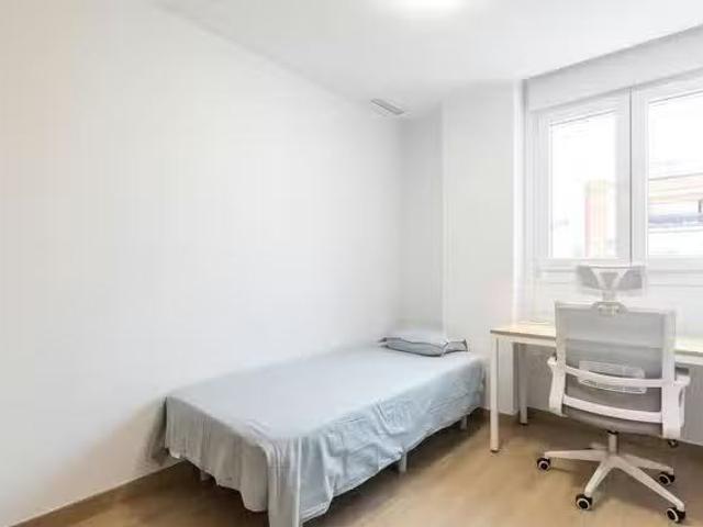 Bonito Habitación en Carrer Isabel la Catòlica