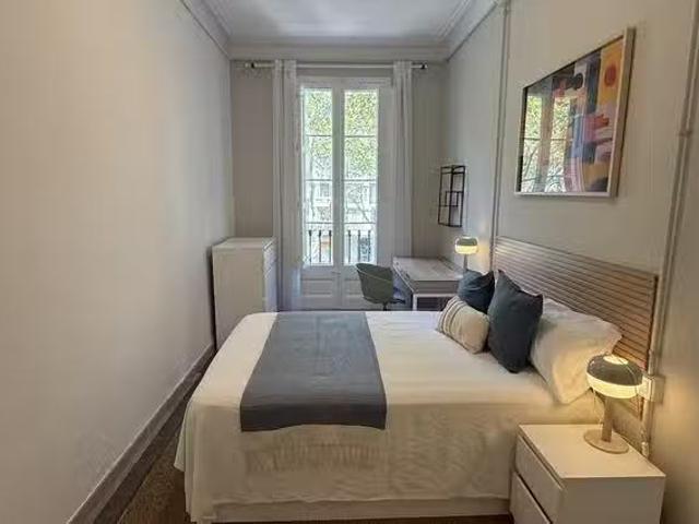¡Recién llegado! Habitación en Gran Via de les Corts Catalanes.