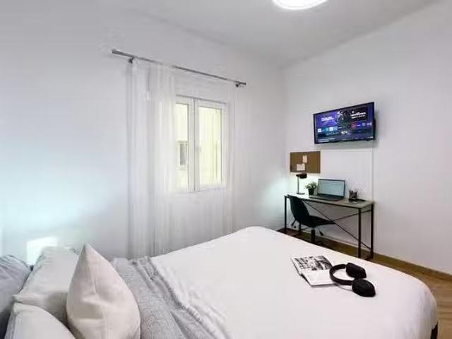 ¡Recién llegado! Habitación en Paseo de la Virgen del Puerto.