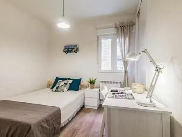 ¡Recién llegado! Habitación en Paseo de la Reina Cristina, Jer.