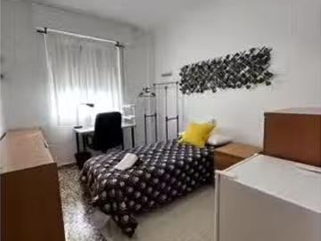 Bonito Habitación en piso compartido, 5 camas, Murcia