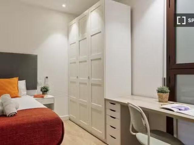 Bonito Habitación en piso compartido de 3 habitaciones en el E.