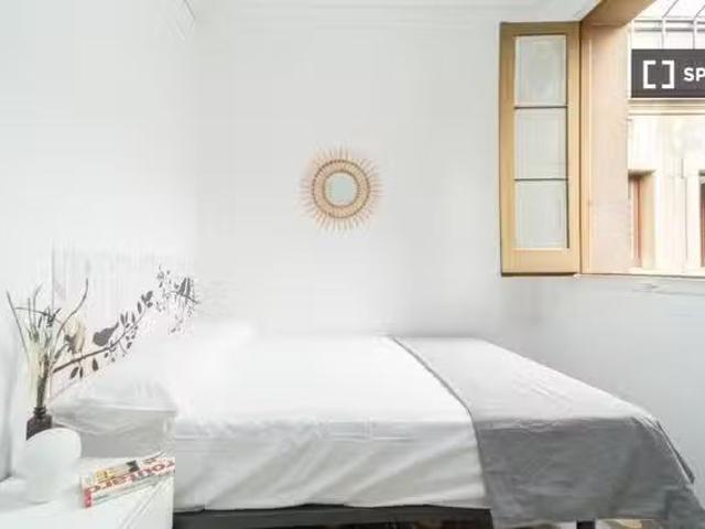 ¡Oferta! Habitación en piso compartido de 17 habitaciones en E.