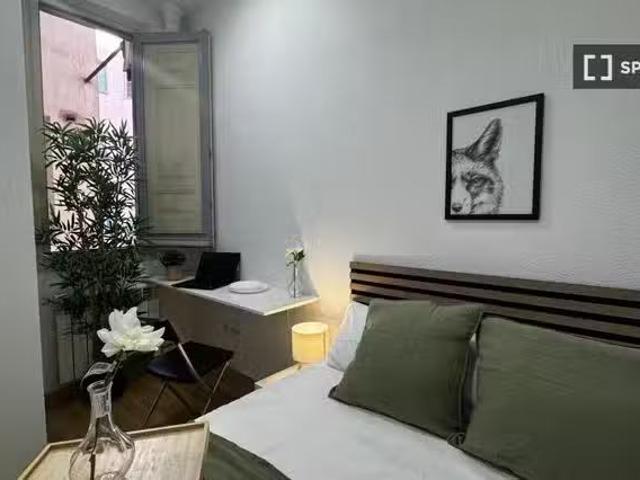 ¡Oferta! Habitación en piso compartido de 6 camas en alquiler.