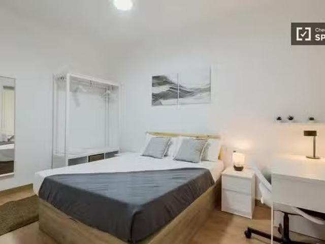 Acogedor Habitación en piso compartido en alquiler en Collblan.
