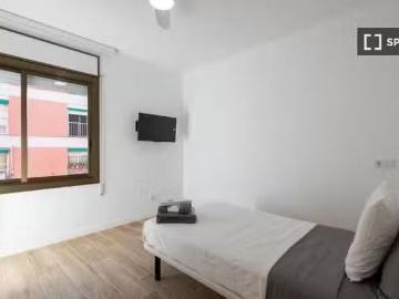 ¡Oferta! Habitación en piso de 5 habitaciones en Sant Adrià de.