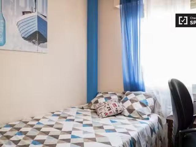 Único Habitación en piso de 6 habitaciones, Alcalá de Henares