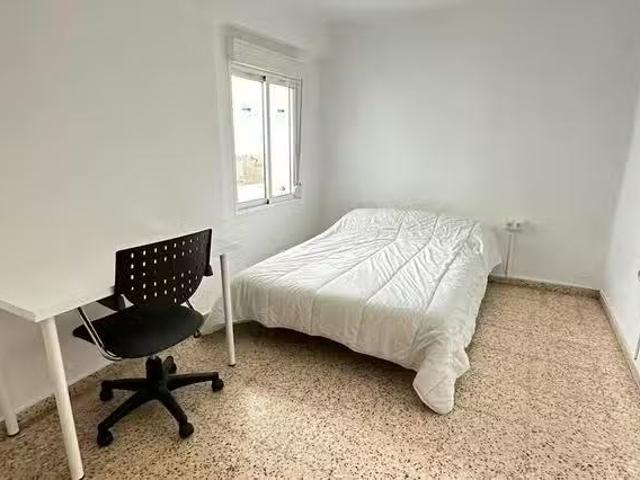 Bonito Habitación en Plaça Constitució