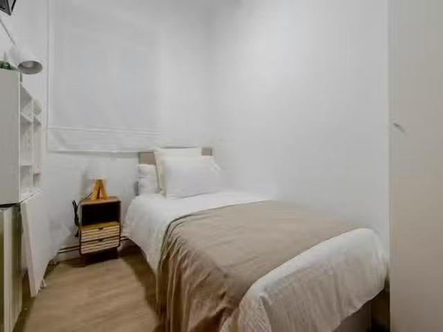 Bonito Habitación en Ronda de Atocha, Palos de Moguer