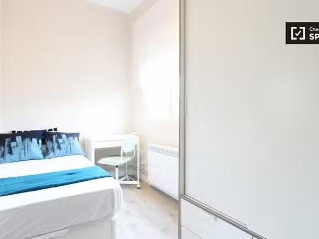 ¡Renta! Habitación equipada en apartamento de 7 dormitorios en.