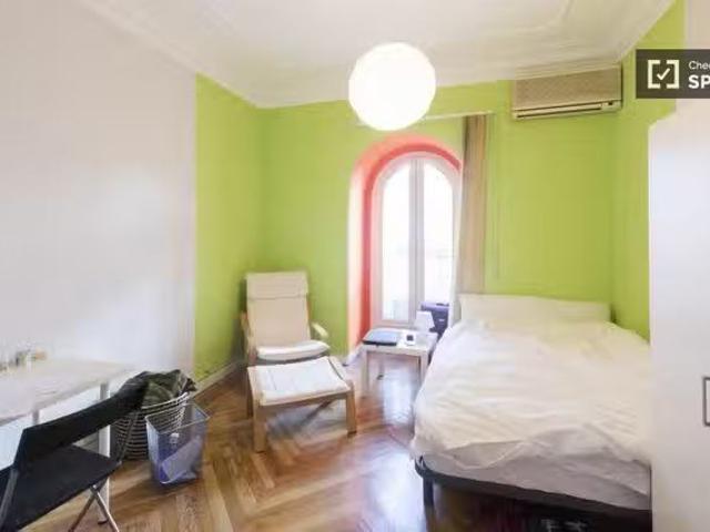 ¡Recién llegado! Habitaciones con utilidades incluidas en Alon.