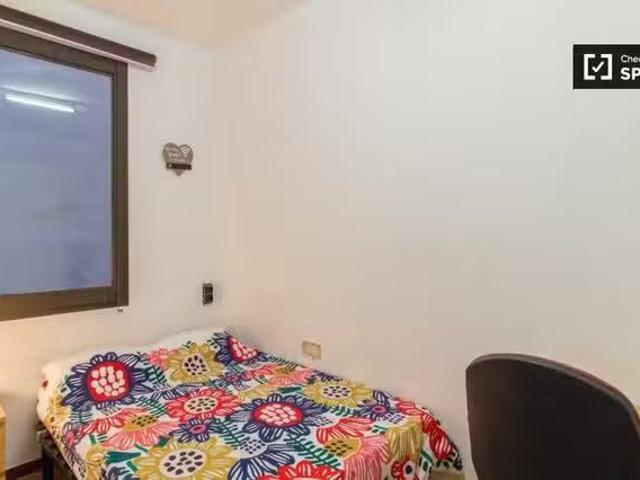 ¡Renta! Habitaciones en apartamento de 3 habitaciones en Barce.