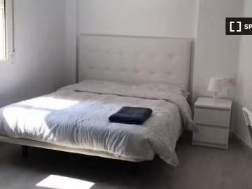 Encantador Se alquila habitación, apartamento de 5 dormitorios.