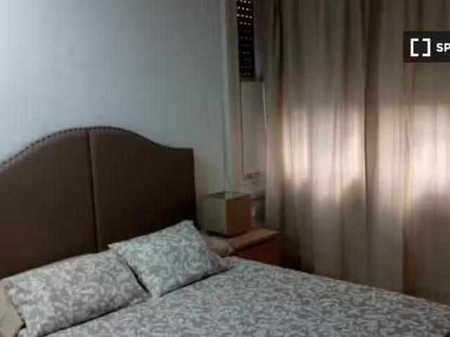 ¡Oferta! Se alquila habitación, apartamento de 6 dormitorios.