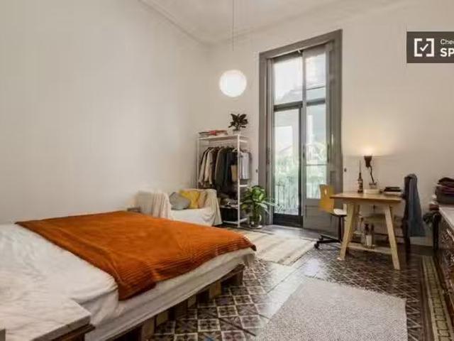 ¡Renta! Se alquila habitación en apartamento de 3 dormitorios.