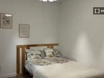 Barato Se alquila habitación en Canyelles, Barcelona