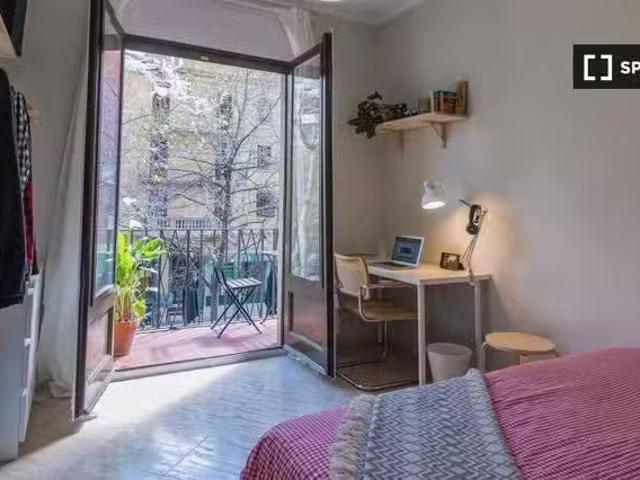 Barato Se alquila habitación en La Sagrada Familia, Barcelona