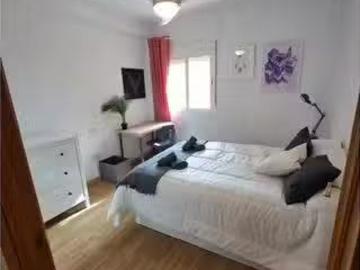Acogedor Se alquila habitación en piso compartido de 4 habitac.