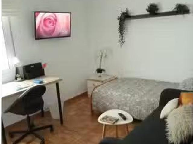 ¡Oferta! Se alquila habitación en piso compartido de 4 habitac.