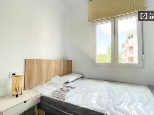Bonito Se alquila habitación en piso compartido de 4 habitacio.
