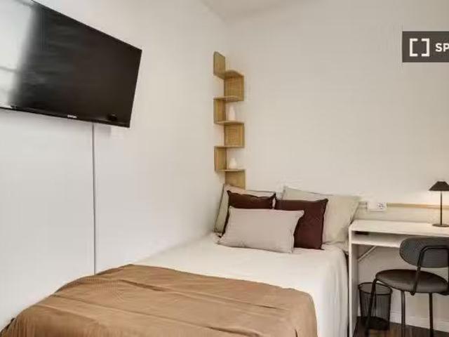 Encantador Se alquila habitación en piso de 4 dormitorios en B.