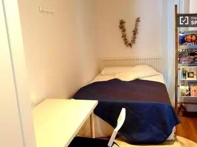 Encantador Se alquila habitación en piso de 4 dormitorios en G.