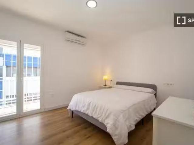 Bonito Se alquila habitación en piso de 4 habitaciones en Gran.