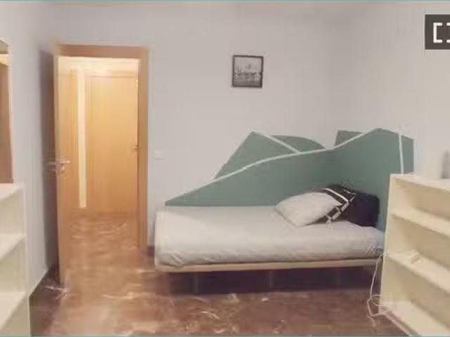 Encantador Se alquila habitación en piso de 5 habitaciones en.