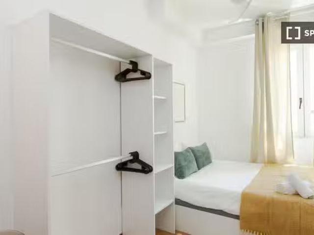 Encantador Se alquila habitación en piso de 6 habitaciones en.