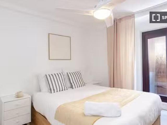 ¡Renta! Se alquila habitación en piso de 6 habitaciones en Ópe.