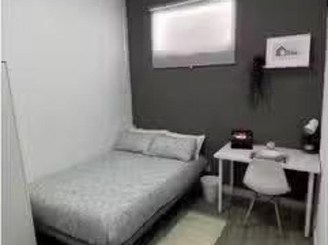 Único Se alquila habitación en piso de 6 habitaciones en Malas.