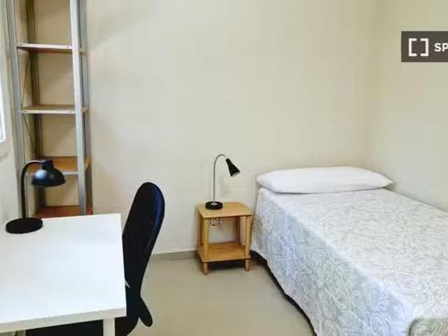 Bonito Se alquila habitación en piso de 8 dormitorios en Madri.