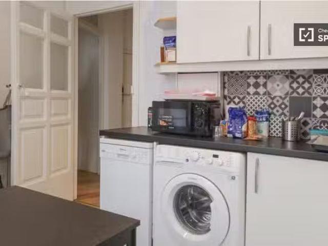 Barato Se alquila habitación en piso de 8 habitaciones en Madrid