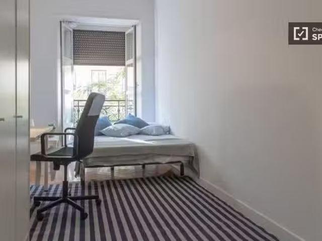 ¡En alquiler! ¡Se alquila habitación en piso de 9 habitaciones!