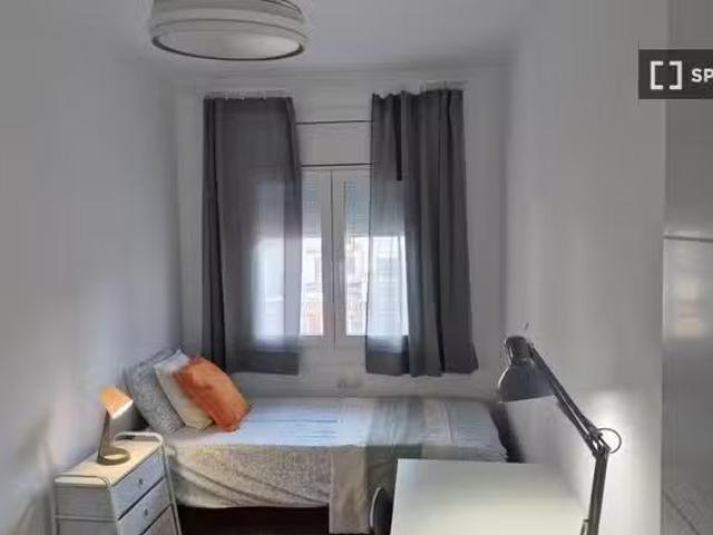 ¡Renta! Se alquila habitación en Terrassa, sólo chicas