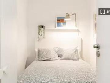 ¡Oferta! Se alquilan habitaciones en apartamento de 6 dormitor.