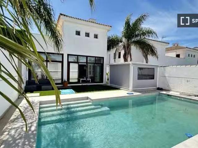 ¡En alquiler! Piso en alquiler de 4 habitaciones en Chiclana d.