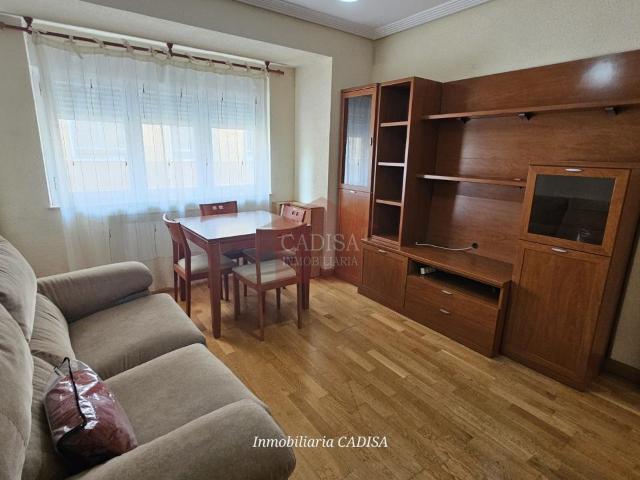 BONITO PISO EN ALQUILER JUNTO CARMELITAS. REF 513