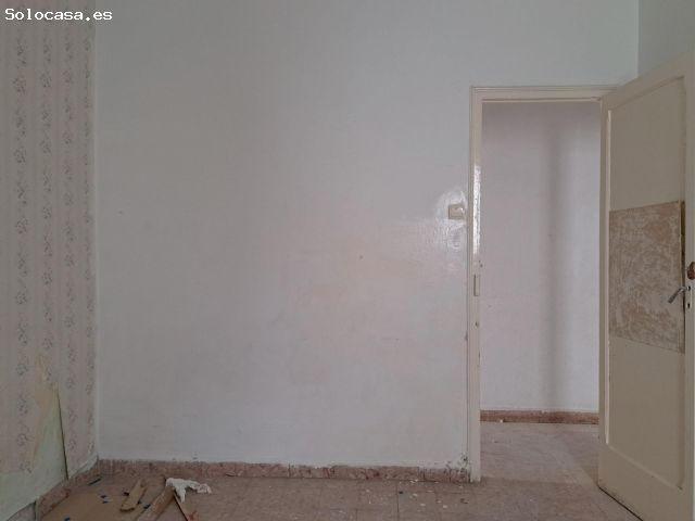 Bonito piso muy amplio con techos altos en pleno centro, junto al ayuntamiento de Requena