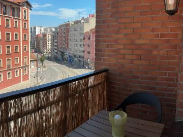 BONITO PISO REFORMADO CON TERRAZA JUNTO AL HOSPITAL DE BASURTO ALQUILER TEMPORAL